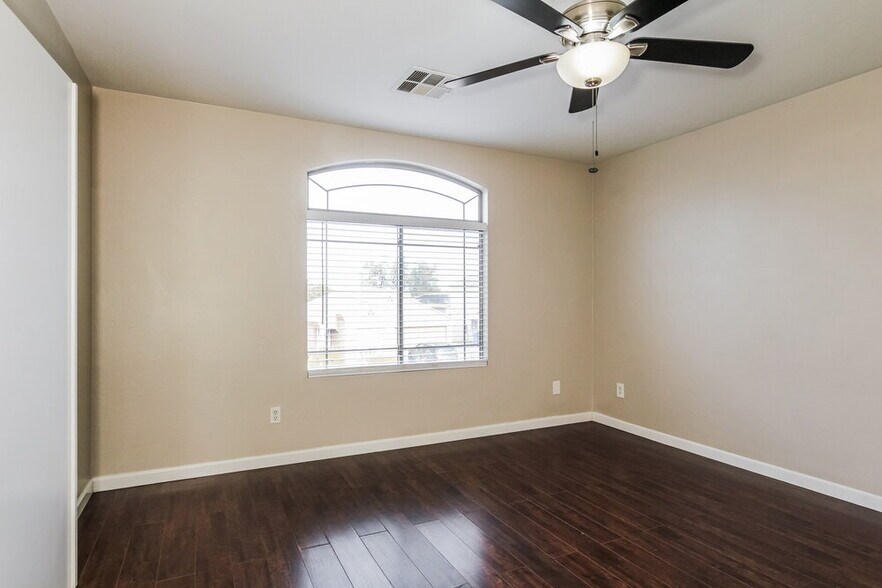 Building Photo - 10637 W Nez Perce St