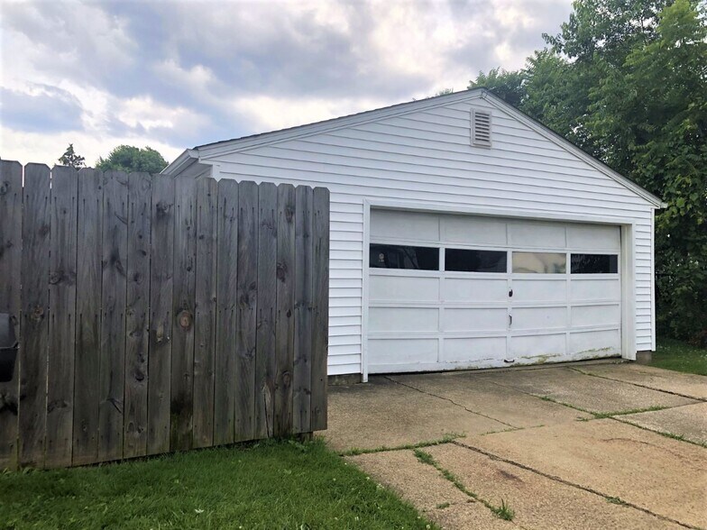 Building Photo - 630 Essex St
