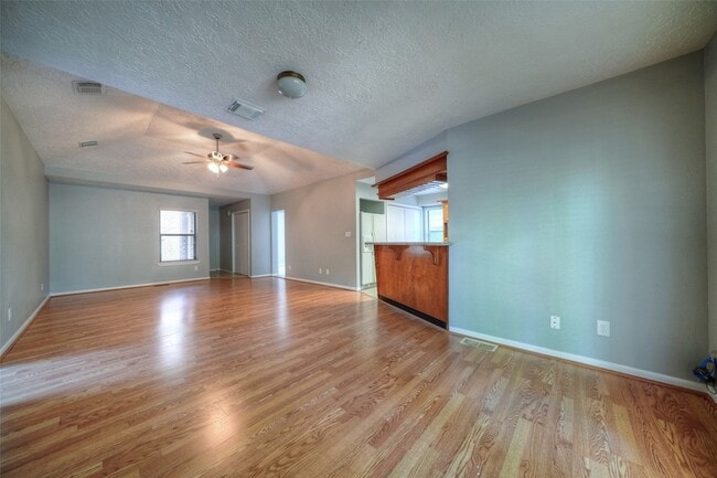 Building Photo - 25 Shady Oak Ln