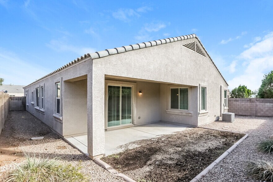 Building Photo - 17157 W Lisbon Ln