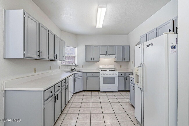 Building Photo - 7765 Dianjou Dr