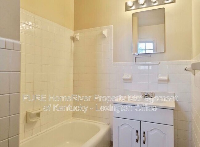 Building Photo - 2037 Garden Springs Dr