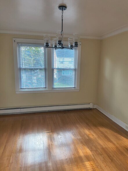Building Photo - 637 S 8th Ave