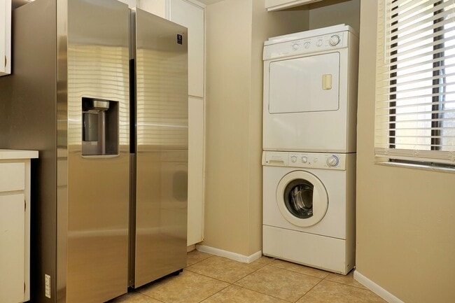 Building Photo - Spacious 2bd 2bth home with bonus room!