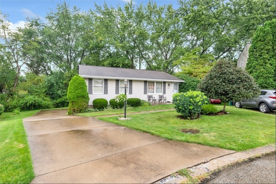 Building Photo - 236 Cresthaven Ln