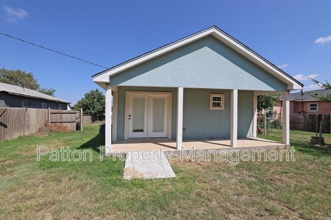 Building Photo - 4006 SE 12th Ave