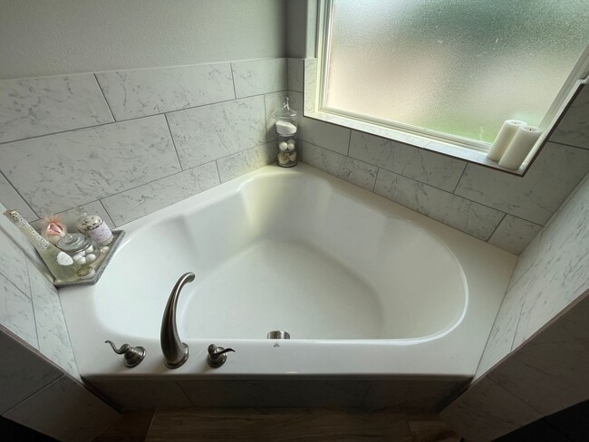 Building Photo - 7109 Diamond Dove Dr