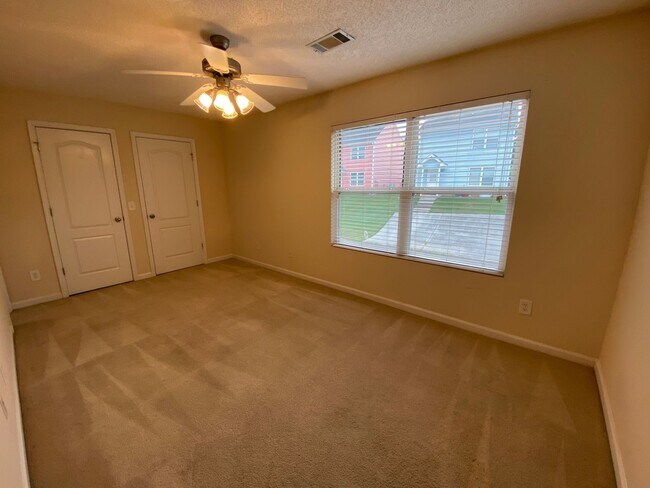 Building Photo - ROOMMATE MATCHING ONLY - AVAILABLE NOW 1/2 Off Deposit!