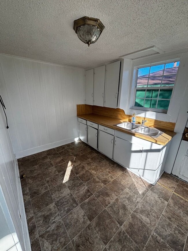 Building Photo - 1br 1ba house!