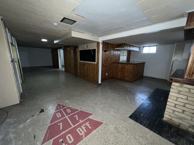 Building Photo - 1006 Highmont Dr