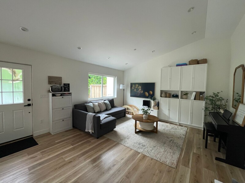 Building Photo - 2130 Lemon Ave