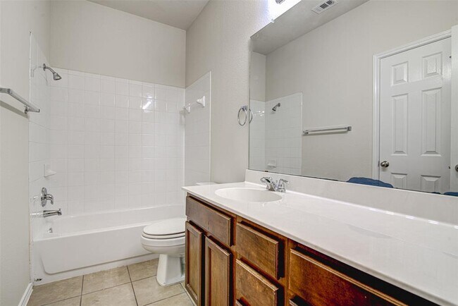 Building Photo - 1610 Greenside Dr