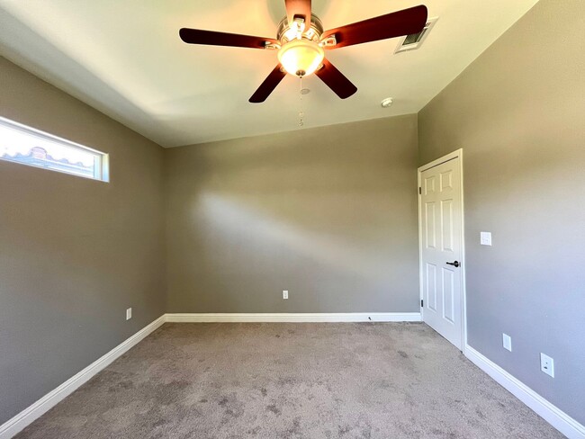 Building Photo - Beautiful New Build home in Vineyard Creek