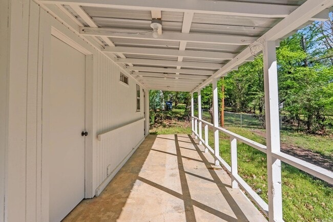 Building Photo - 715 Oakwood