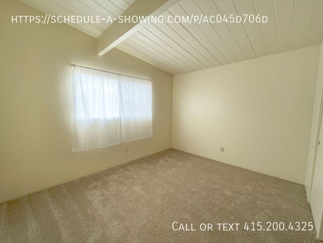 Building Photo - 1615 Flores St