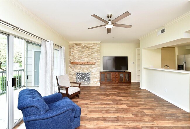 Building Photo - 12800 Melville Dr