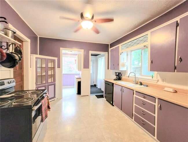 Building Photo - 44 Elmhurst St