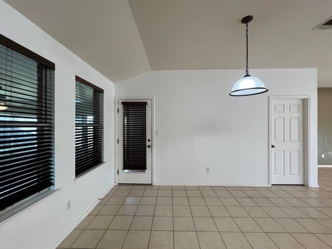 Building Photo - 9504 Castle Pines Dr