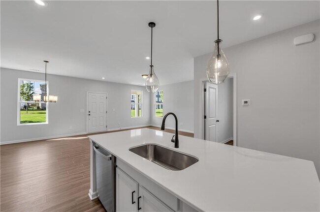 Building Photo - 869 York Aly