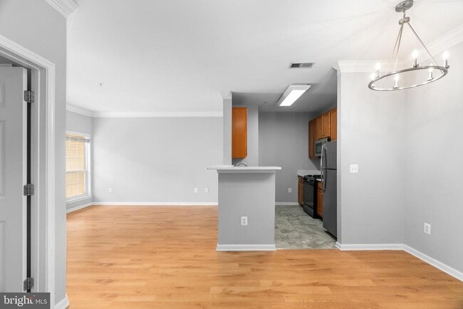 Building Photo - 4852 Eisenhower Ave