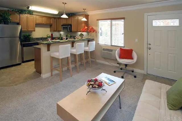 Building Photo - 800 N Mollison Ave