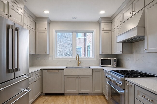 Building Photo - 1351 W Altgeld St