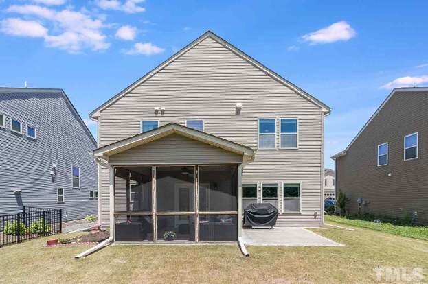 Building Photo - 833 Poplar St
