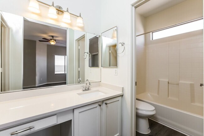 Building Photo - 82 6th Ave W