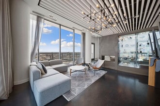 Building Photo - 347 S Clark St