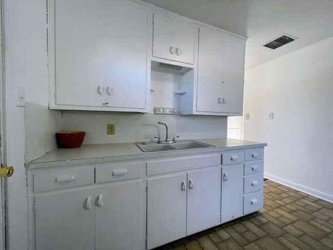 Building Photo - Cozy Modern Living – Bright 2-Bedroom Home Near Snyder High