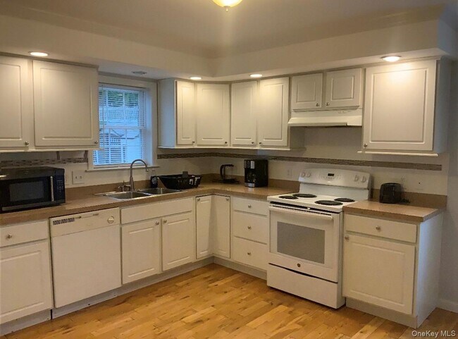 Building Photo - 115 High St