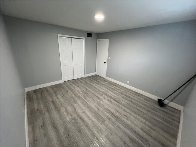 Building Photo - 6840 Pembroke Rd