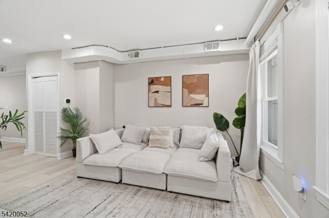 Building Photo - 87 Madison Ave