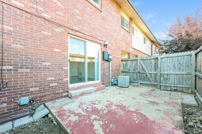 Building Photo - 8003 Wolff St