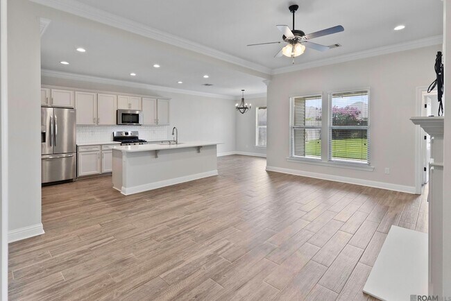 Building Photo - 439 Lake Breeze Dr