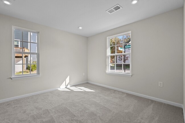 Building Photo - 1509 Newpoint Dr