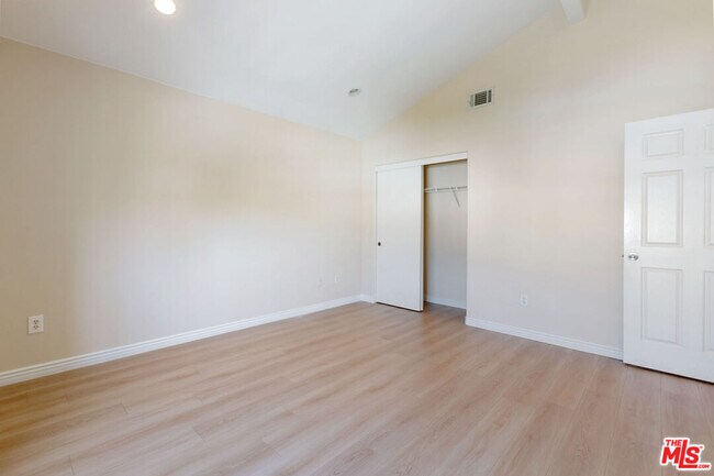 Building Photo - 2020 Penmar Ave