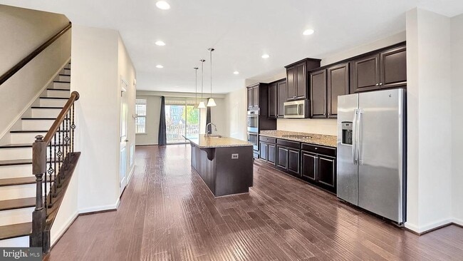 Building Photo - 43369 Southland St