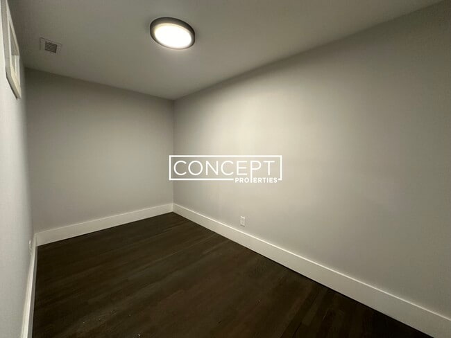 Building Photo - 118 Marginal St