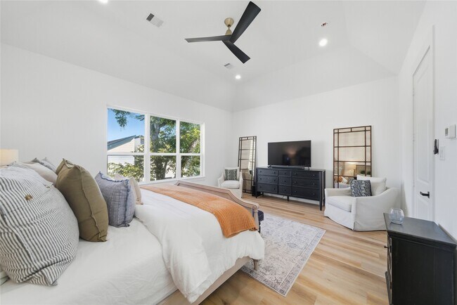 Building Photo - 1307 E 27th St