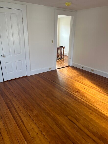 Hardwood floors - 281 Main St