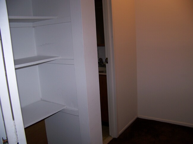 2nd Floor Hall Linen Closet - 904 Whitpain Hls