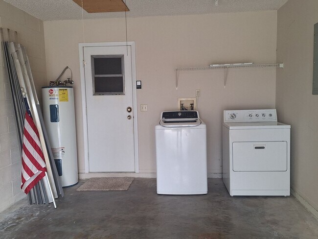 Building Photo - 2BR 2BA 1 CAR GARAGE DUPLEX IN PELICAN COVE WEST