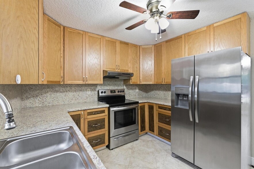 Building Photo - 2545 Conroy Dr