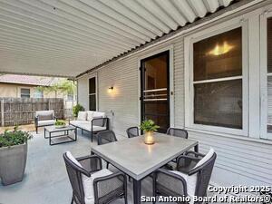 Building Photo - 120 Gifford St