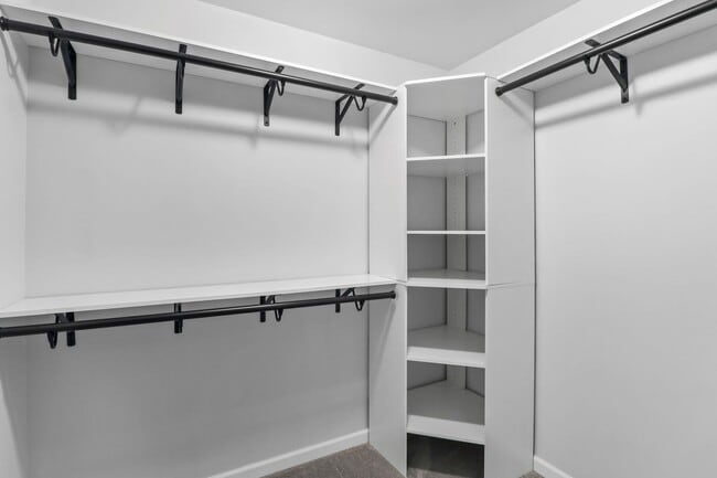 Building Photo - 4 Bedroom 2.5 Bathroom - Redwing - Pet Fri...