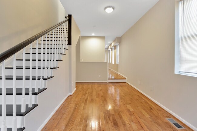 Entryway - 2313 E Fayette St