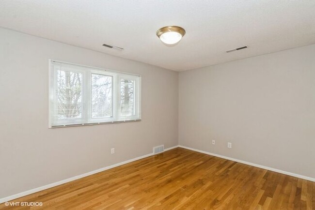 Building Photo - $3,000 | 5 Bedroom, 2.5 Bathroom House | N...