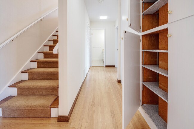 Building Photo - 90 Geldert Dr