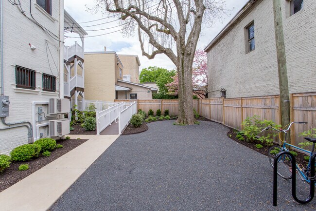 Building Photo - 41 Bridge St